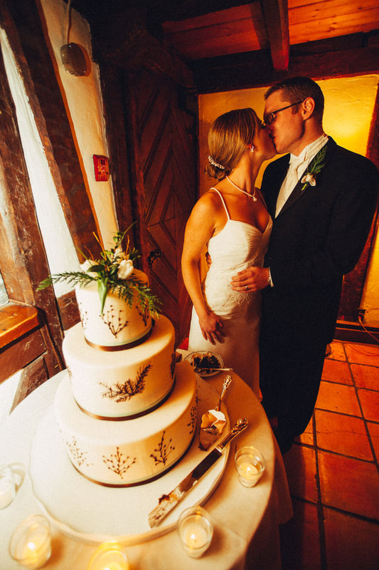 wedding cake with bride and groom kissing